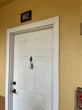Building Photo - 1195 Villagio Cir