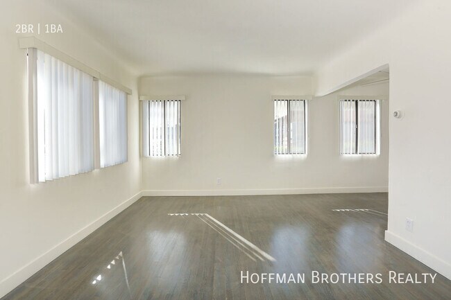 Foto del edificio - 4343 W 169th St