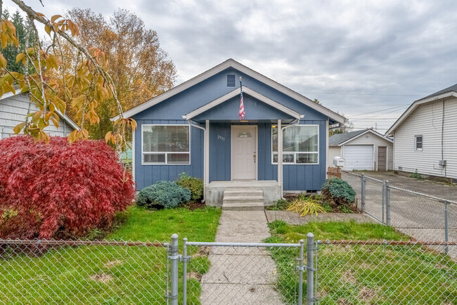 Building Photo - BEAUIFUL TWO BEDROOM CHARMER WITH BONUS ROOM