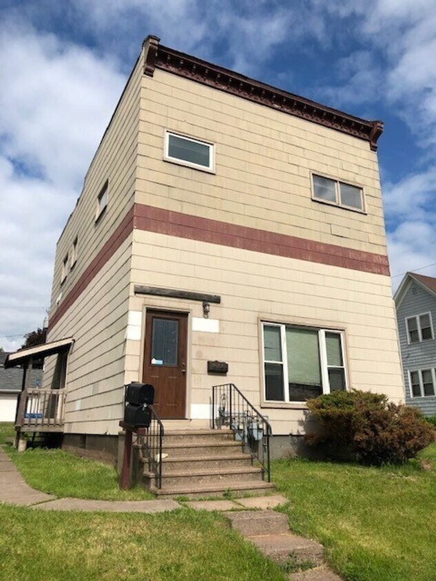 Primary Photo - 17 N 62nd Ave W