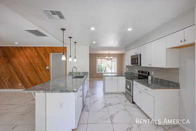 Building Photo - 4028 W Angela Dr