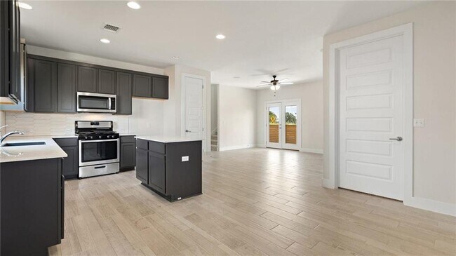 Foto del edificio - 7812 Hillock Terrace