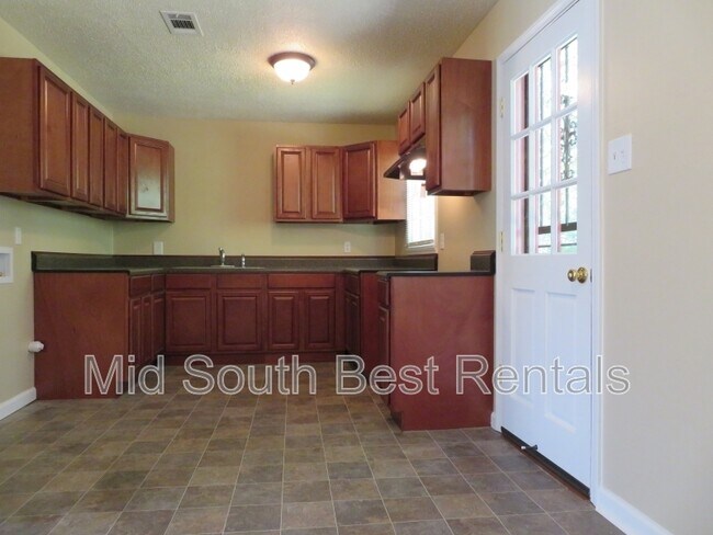 Building Photo - 3607 Debby Dr