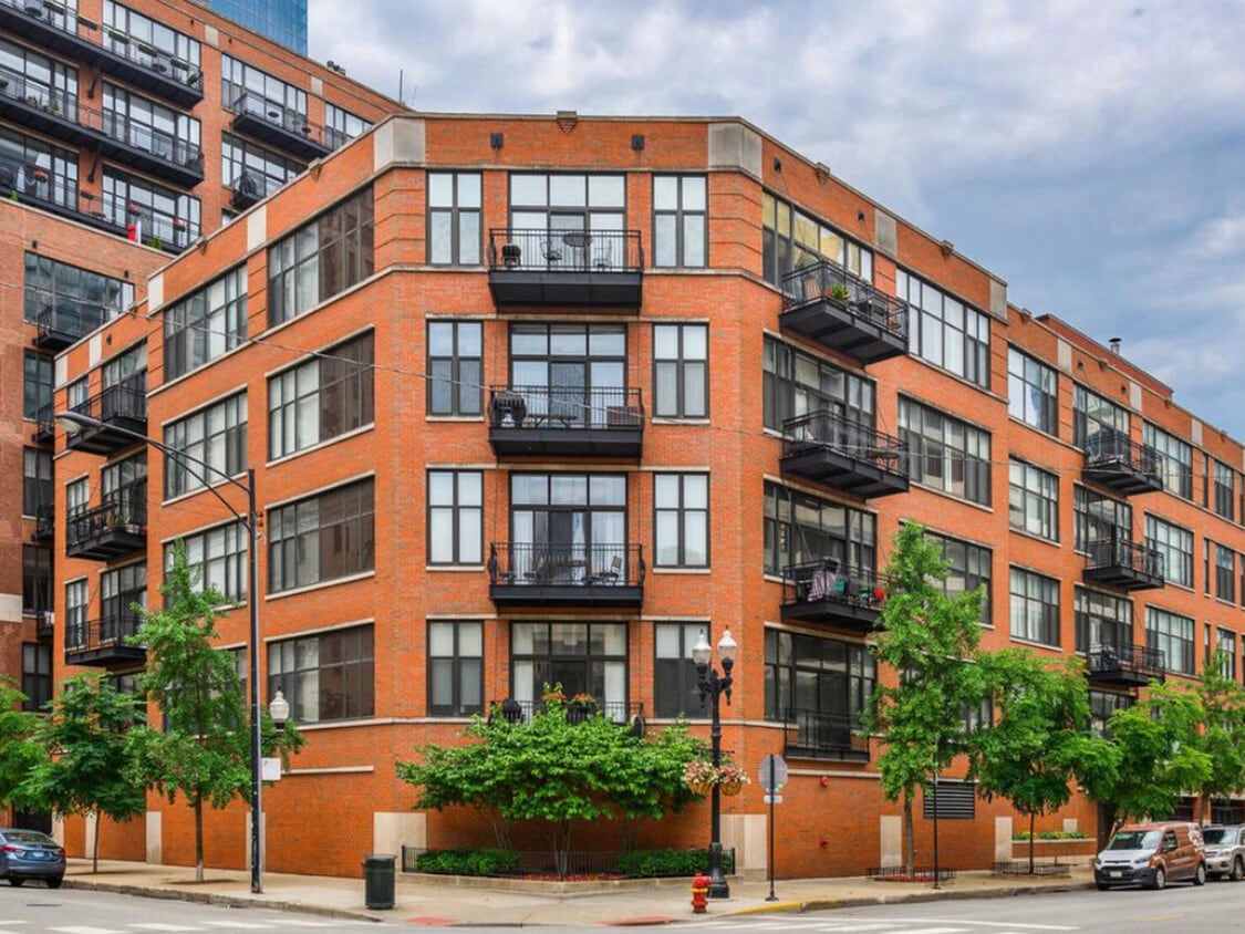 Primary Photo - 333 W Hubbard St