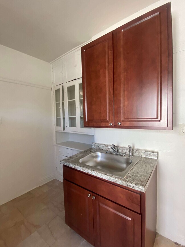 Foto del edificio - 6332 N Magnolia Ave