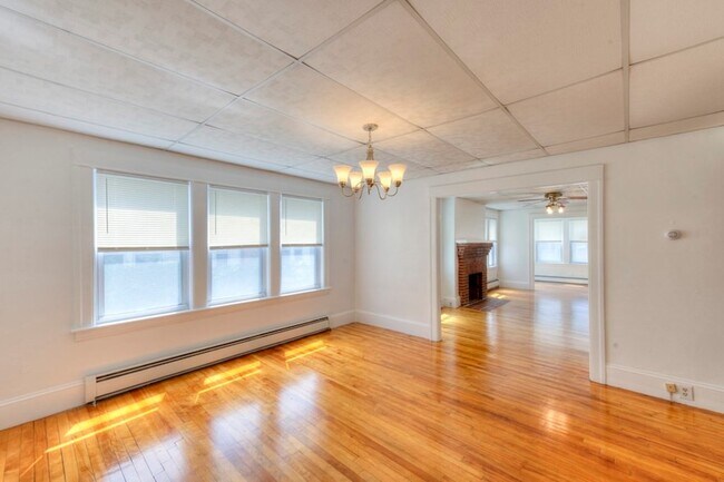 Building Photo - 377 Chandler St