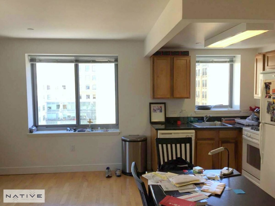 Building Photo - 63 Schermerhorn St