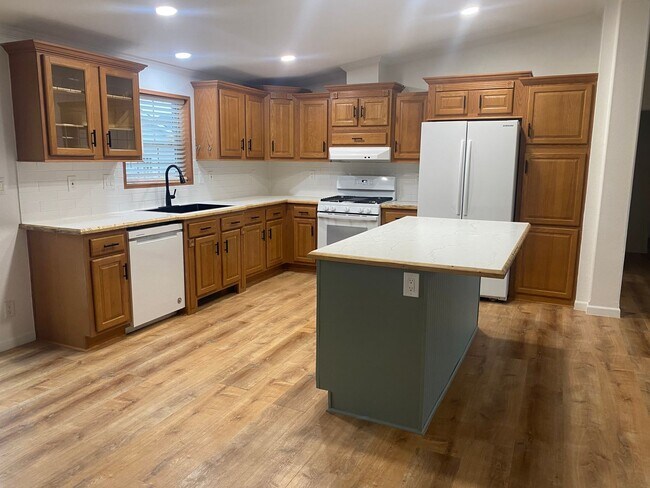 Foto del edificio - 1027 Falls Creek Dr