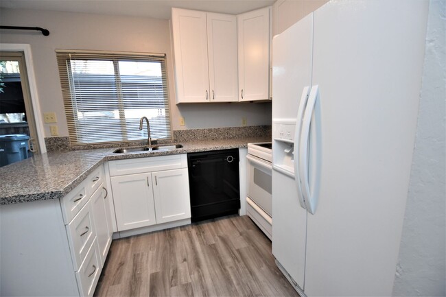 Building Photo - 8744 Woodman Way