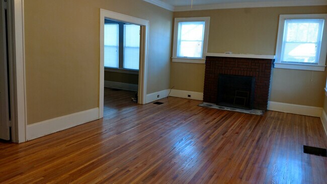 Building Photo - 28 Coolidge Ave