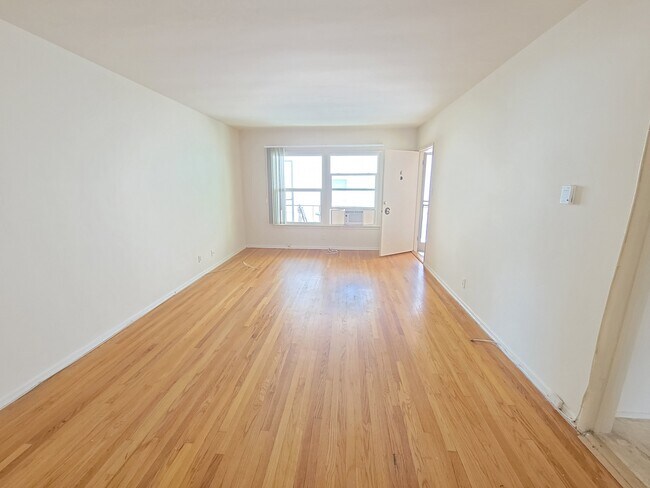 Building Photo - 1230 S Sherbourne Dr