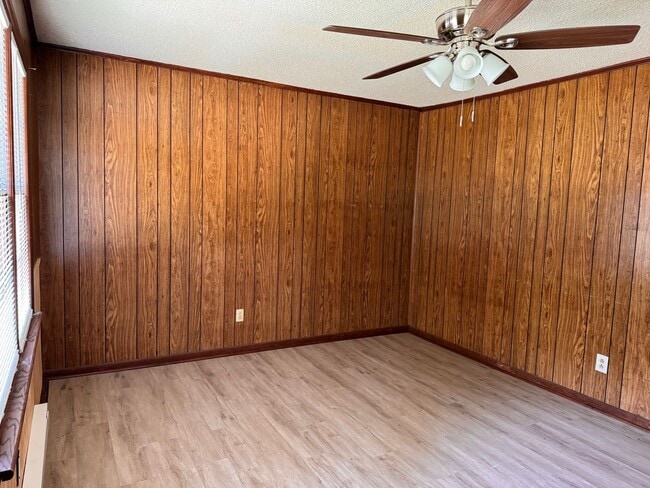 Foto del edificio - 3 bed, 1 bath brick home located in Troy