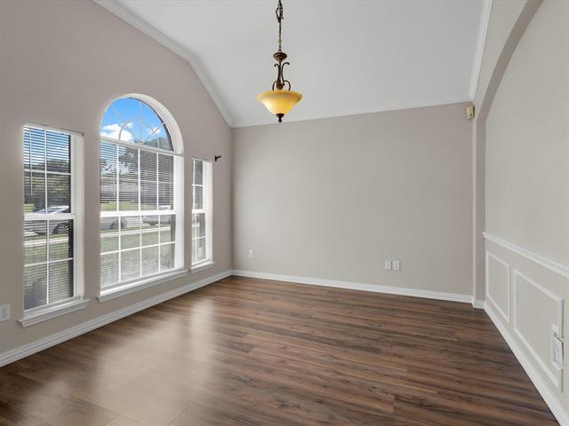 Foto del edificio - 719 N Valley Pkwy