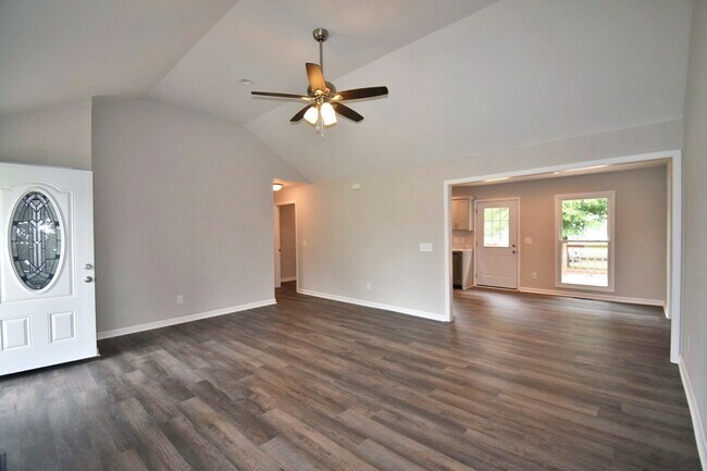 Foto del edificio - Beautifully remodeled 4BR/2BA one level home in M'boro, triple Rockvale schools!