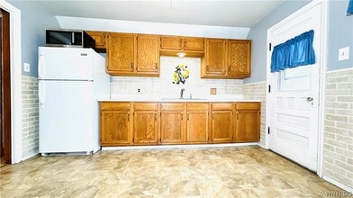 Building Photo - 2498 Woodlawn Ave