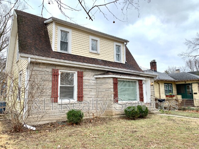 Foto del edificio - 6155 Broadway St