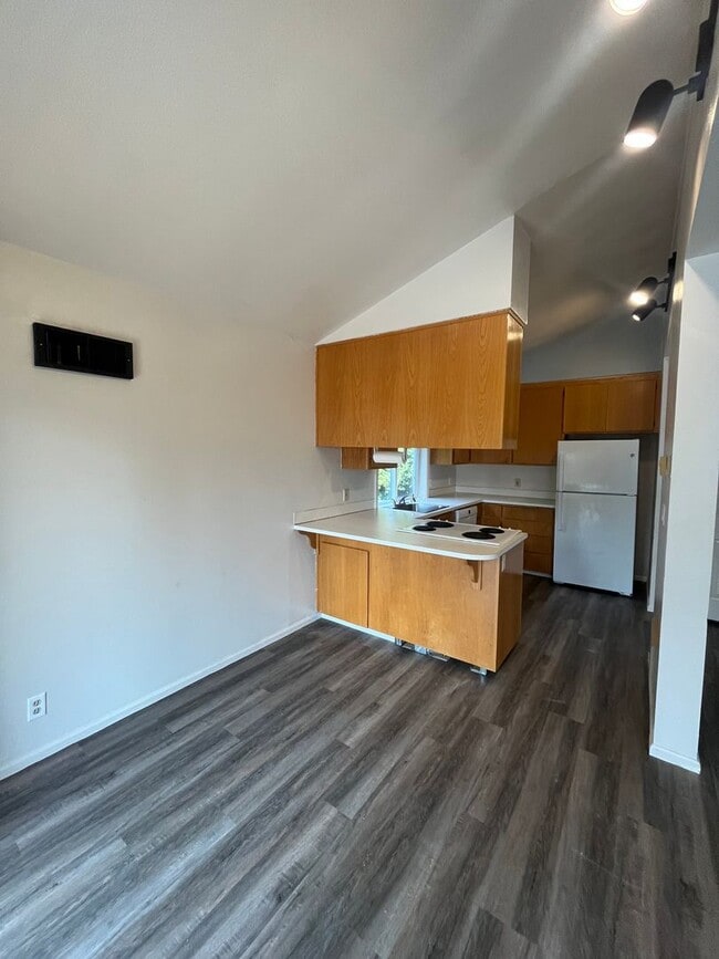 Foto del edificio - 2-Bedroom 1 1/2-Bathroom Duplex in Thurston