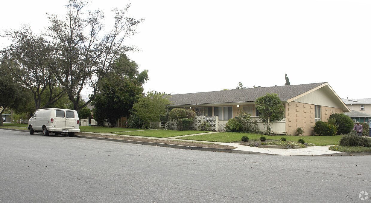 Building Photo - 4230 Laurel St