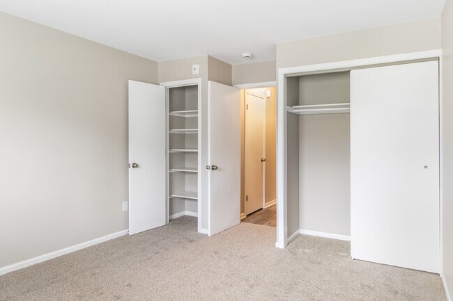 Building Photo - 3515 E Tesch Ave