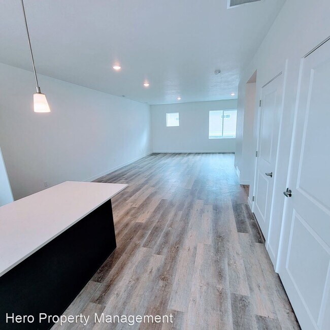 Building Photo - 4 br, 3.5 bath House - 3562 South Blue Tee...