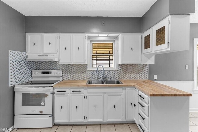 Building Photo - 52 Rhoda Ave