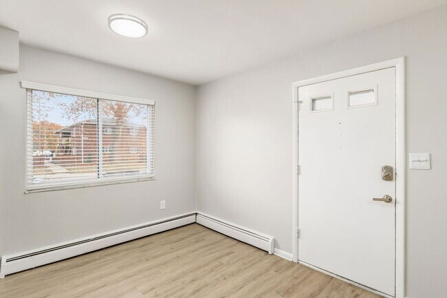 Foto del edificio - 639 Riverview Dr