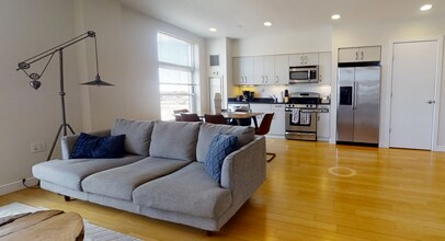 Building Photo - 609 Albany St