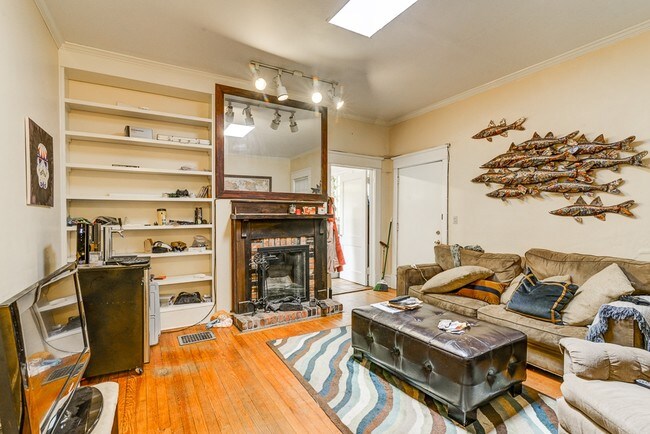 Building Photo - 823 N Highland Ave NE