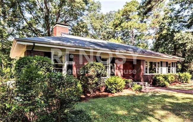 Charming Estate home on almost 2 acres with Duke University Setting - Charming Estate home on almost 2 acres with Duke University Setting