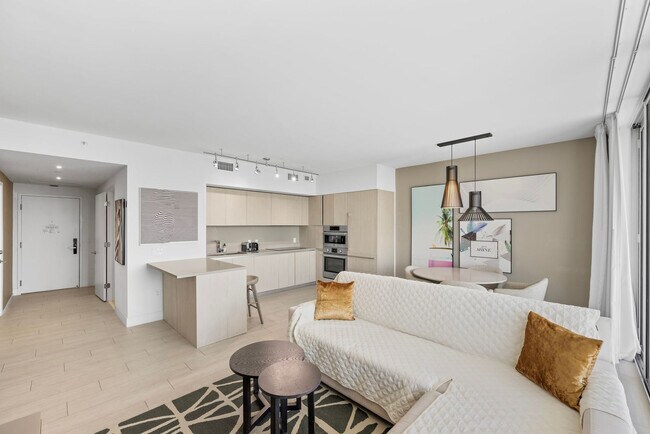 Building Photo - 4010 S Ocean Dr
