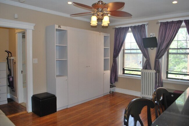 Building Photo - 122 Riverway