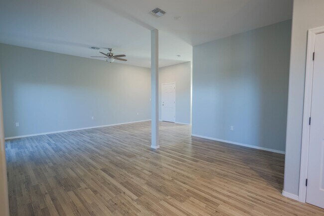Foto del edificio - 18825 S Mayford Ave