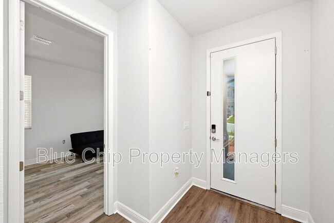 Building Photo - 1128 Sugarwood St