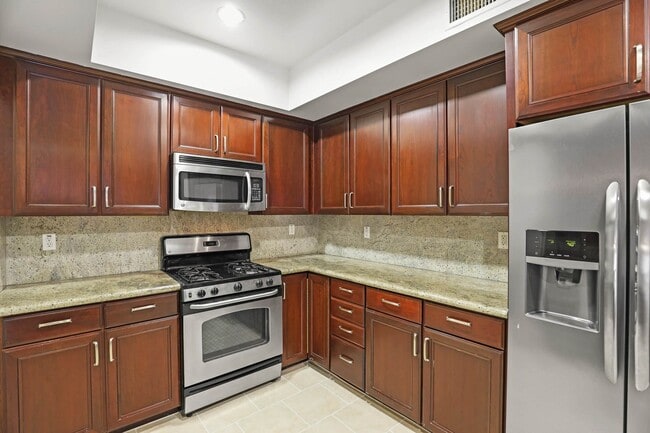 Building Photo - 1212 McClellan Dr Los Angeles, CA 90025