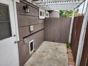 Building Photo - 715 S Pine St