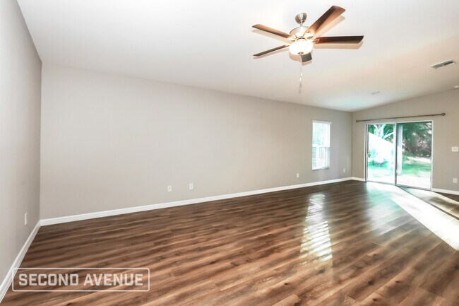 Building Photo - 4934 Redwood Terrace