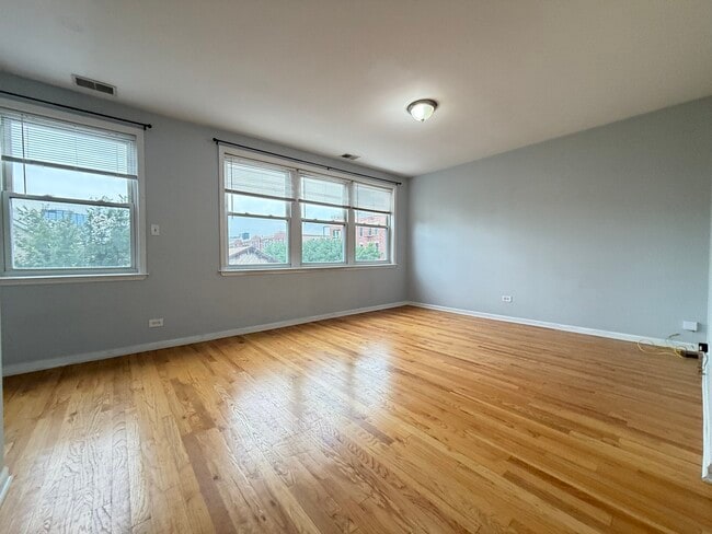 Building Photo - 1246 W Ohio St