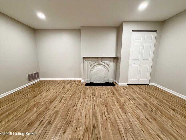 Foto del edificio - 2221 W Madison St