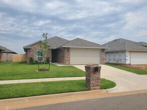 Building Photo - 1008 Hickory Creek Dr