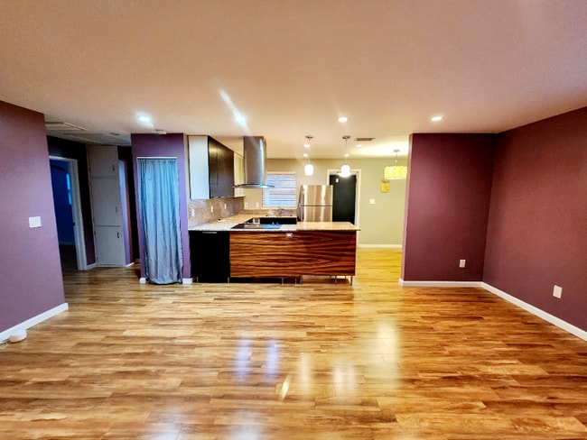 Building Photo - 539 82nd Ave N