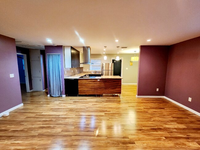 Foto del edificio - 539 82nd Ave N