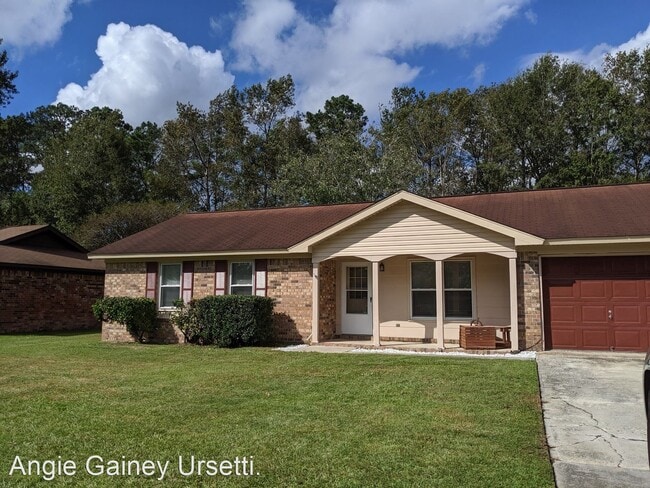 Building Photo - 3 br, 1.5 bath House - 108 Village Green C...