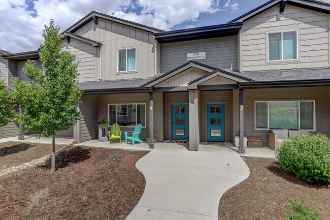 Entrada principal - 2720 Barnstormer St