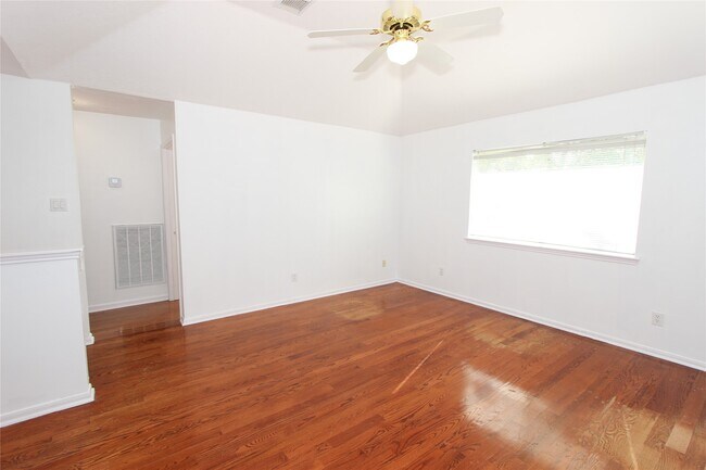 Foto del edificio - 3311 Twelve Oaks Ln