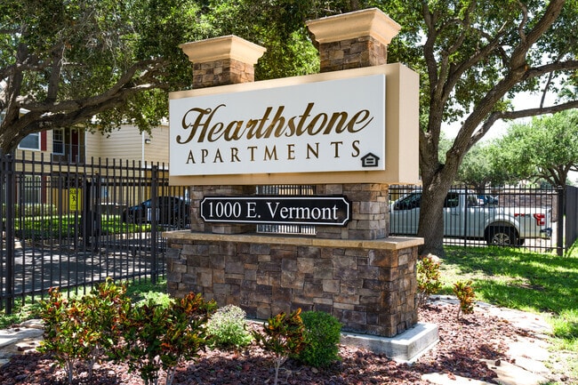 Señalización comunitaria - Hearthstone Apartments