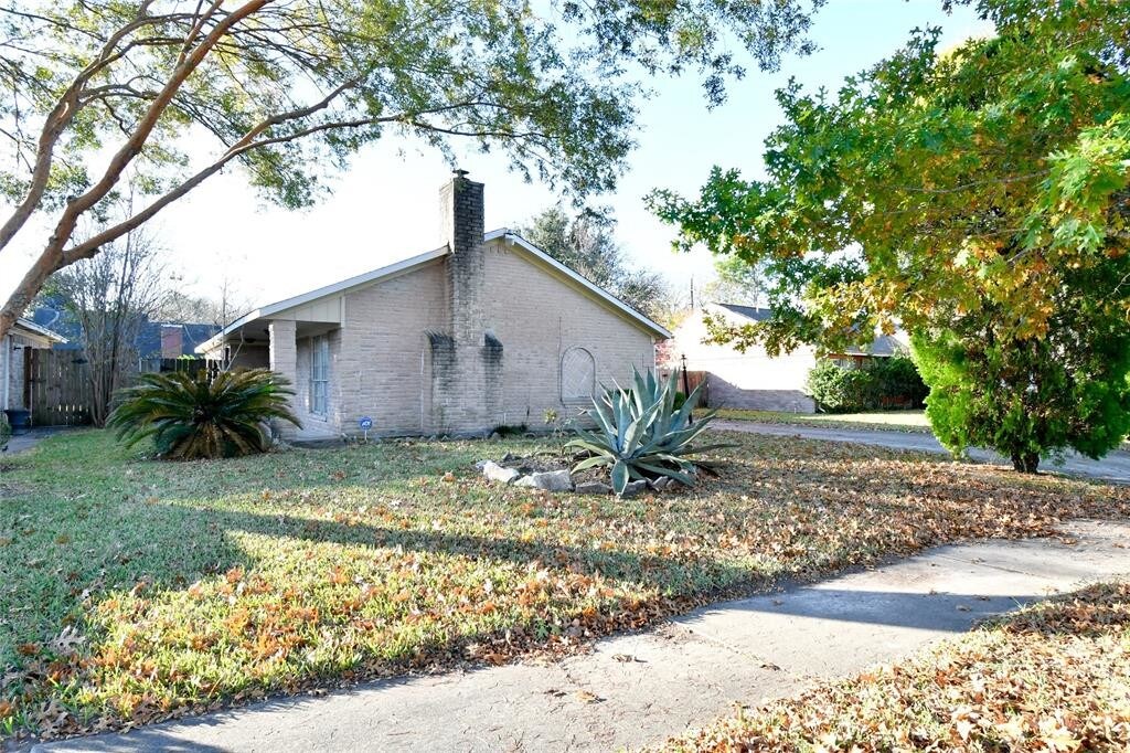 Primary Photo - 1403 Whispering Pine Dr
