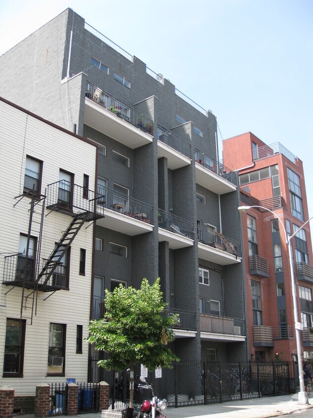 Primary Photo - 58 Ten Eyck St