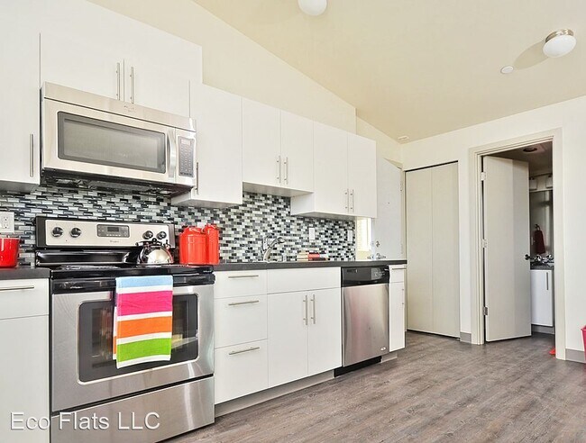 Building Photo - 2129 N 113th St
