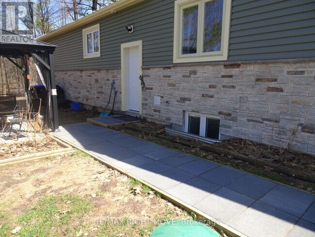 Photo du bâtiment - 32 Mills Cir