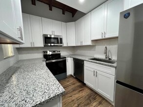 Building Photo - 10623 Royal Palm Blvd